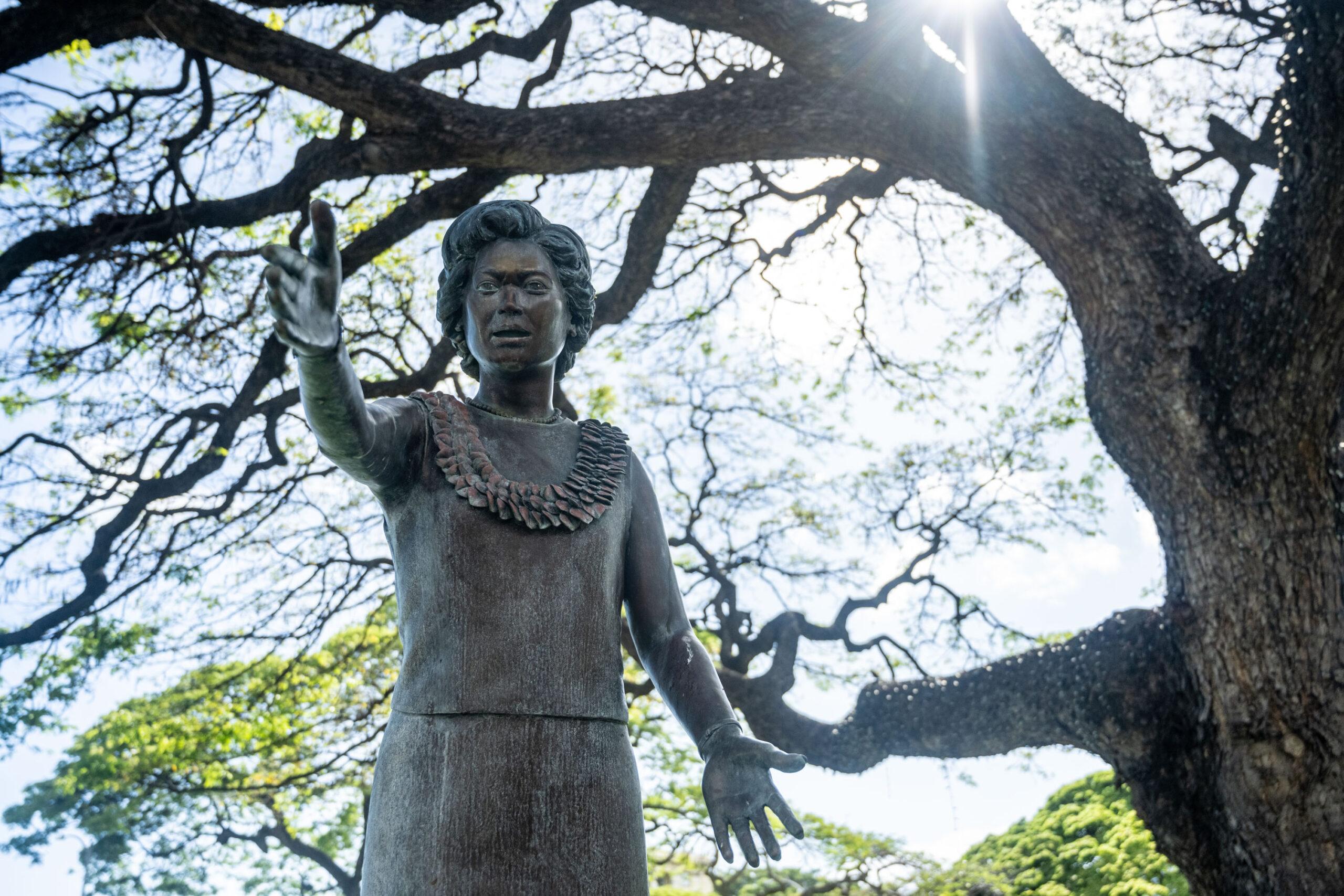 Photo of Patsy Mink statue in Honolulu, Hawaii.